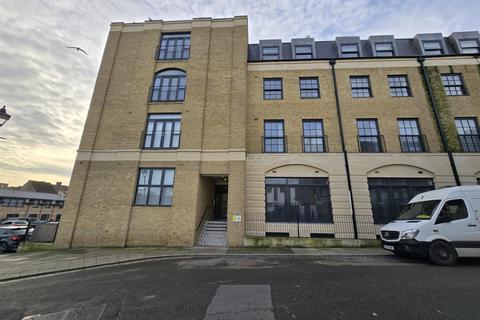 2 bedroom apartment to rent, Queensbridge Drive, Ramsgate