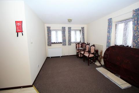 2 bedroom apartment to rent, Parker Road, Grays RM17