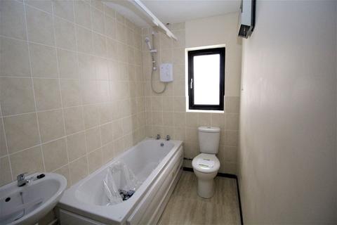 2 bedroom apartment to rent, Parker Road, Grays RM17