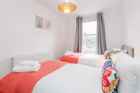 2 bedroom flat to rent, Lavender Hill