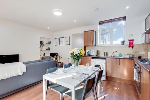 3 bedroom apartment to rent, Tooting High Street, Tooting Broadway, SW17