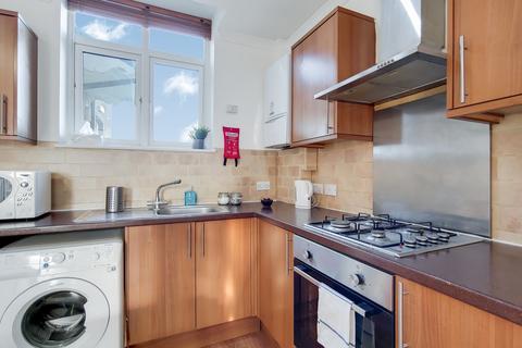 3 bedroom apartment to rent, Tooting High Street, Tooting Broadway, SW17