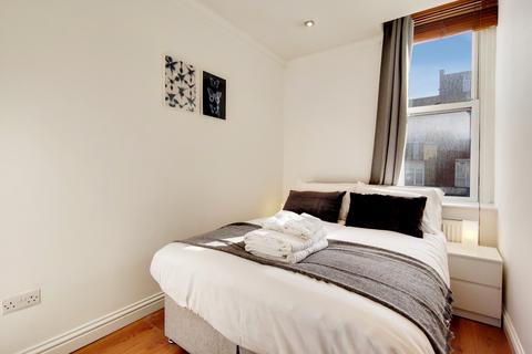 3 bedroom apartment to rent, Tooting High Street, Tooting Broadway, SW17