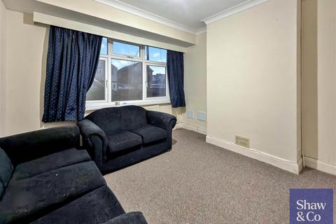4 bedroom detached house to rent, Bedfont Lane, Feltham TW14