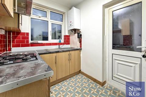 4 bedroom detached house to rent, Bedfont Lane, Feltham TW14