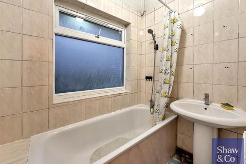4 bedroom detached house to rent, Bedfont Lane, Feltham TW14
