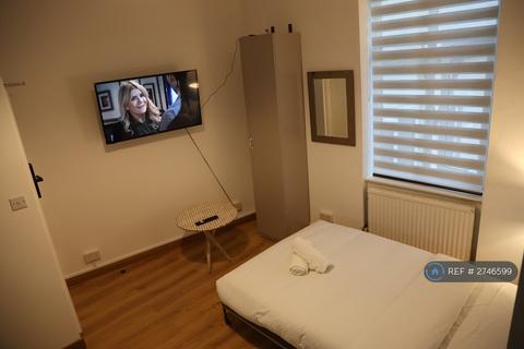 Studio to rent, Grafton Road, London, NW5