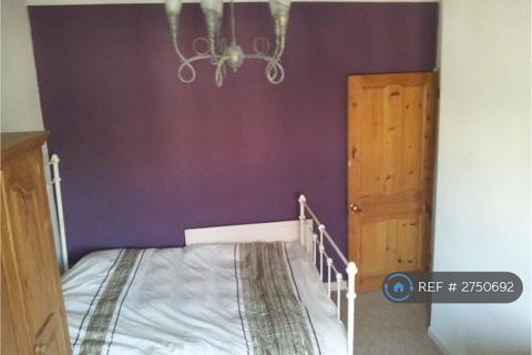 1 bedroom in a house share to rent, The Pleasance, London, SW15