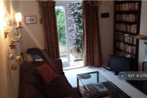 1 bedroom in a house share to rent, The Pleasance, London, SW15