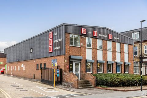 Warehouse to rent, Pitlake Croydon CR0 3RY