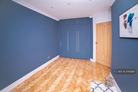 4 bedroom flat to rent, Nelsons Row, London, SW4