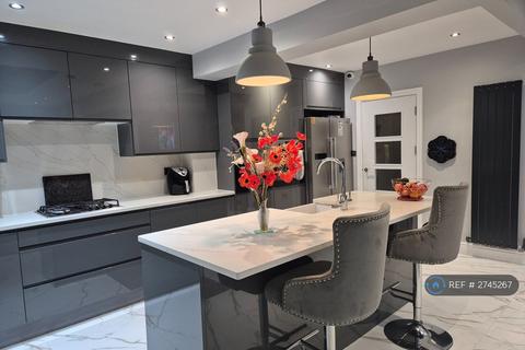 1 bedroom in a house share to rent, Charlton Crescent, Barking, IG11