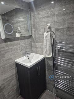 1 bedroom in a house share to rent, Charlton Crescent, Barking, IG11