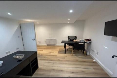 Retail property (high street) to rent, 75 Lauderdale Gdns Glasgow G12 9QU