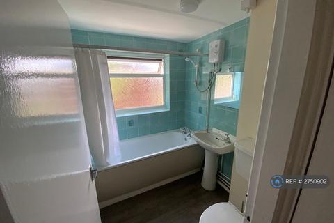 2 bedroom maisonette to rent, Henray Av, Leicester, LE2