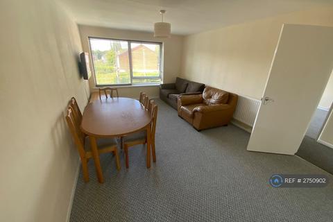 2 bedroom maisonette to rent, Henray Av, Leicester, LE2