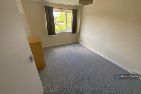2 bedroom maisonette to rent, Henray Av, Leicester, LE2