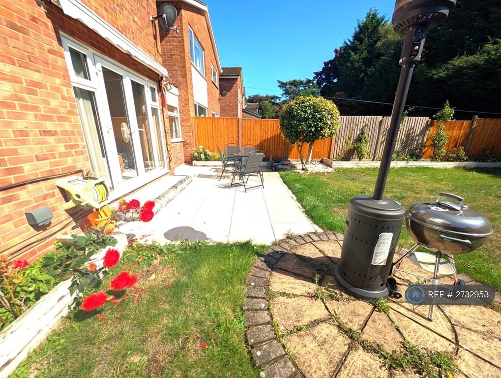 Garden &amp; Bbq Area