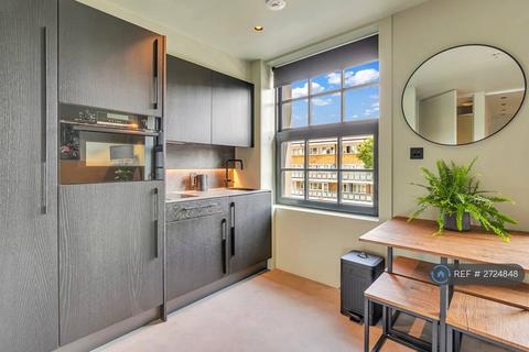 Studio to rent, Caledonian Road, London, N1