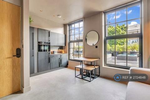 Studio to rent, Caledonian Road, London, N1