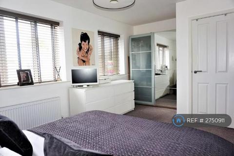 2 bedroom terraced house to rent, Wardle Street, Manchester, M40