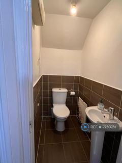 3 bedroom semi-detached house to rent, Horseshoe Crescent, Birmingham, B43