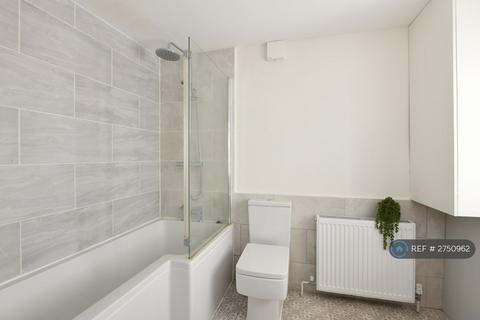 3 bedroom terraced house to rent, Claypole Road, London, E15
