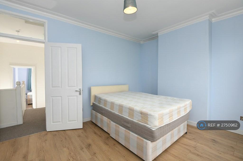 Main (Largest) Bedroom