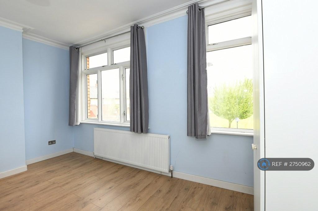 Main (Largest) Bedroom