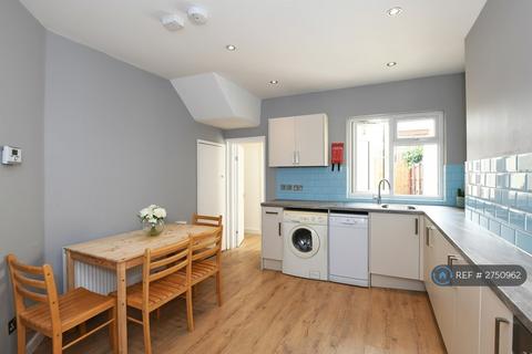 undefined, Claypole Road, London, E15