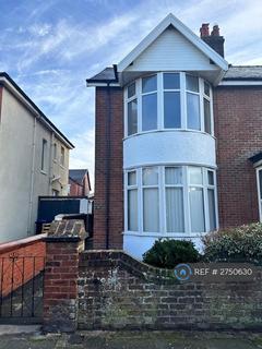 3 bedroom semi-detached house to rent, Arlington Avenue, Blackpool, FY4