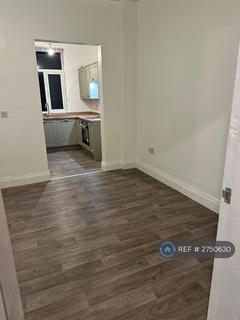 3 bedroom semi-detached house to rent, Arlington Avenue, Blackpool, FY4