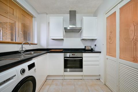 1 bedroom flat to rent, Meecham Court, SW11