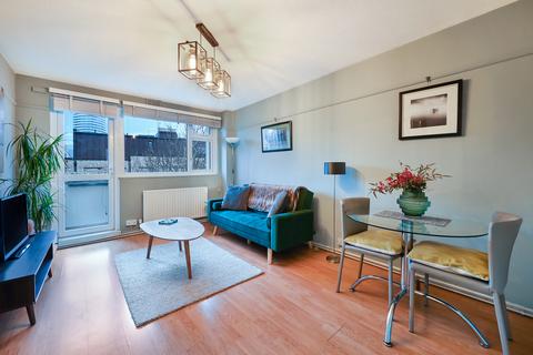 1 bedroom flat to rent, Meecham Court, SW11