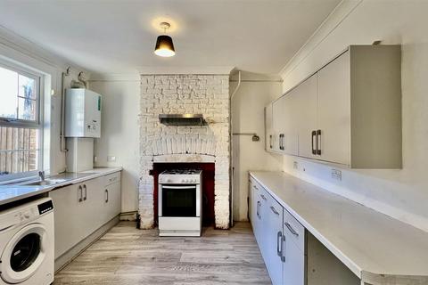 2 bedroom terraced house for sale, Hanworth Road, Hounslow TW3