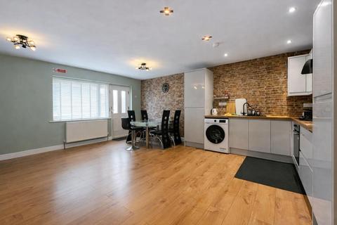 2 bedroom flat to rent, Jefferson Place, Newcastle Upon Tyne, NE4