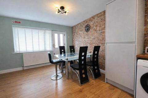 2 bedroom flat to rent, Jefferson Place, Newcastle Upon Tyne, NE4
