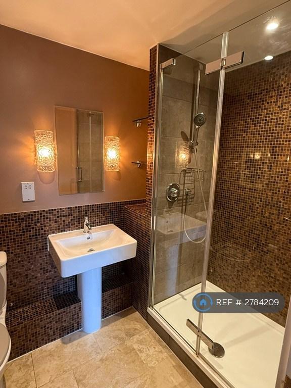En-Suite Bathroom