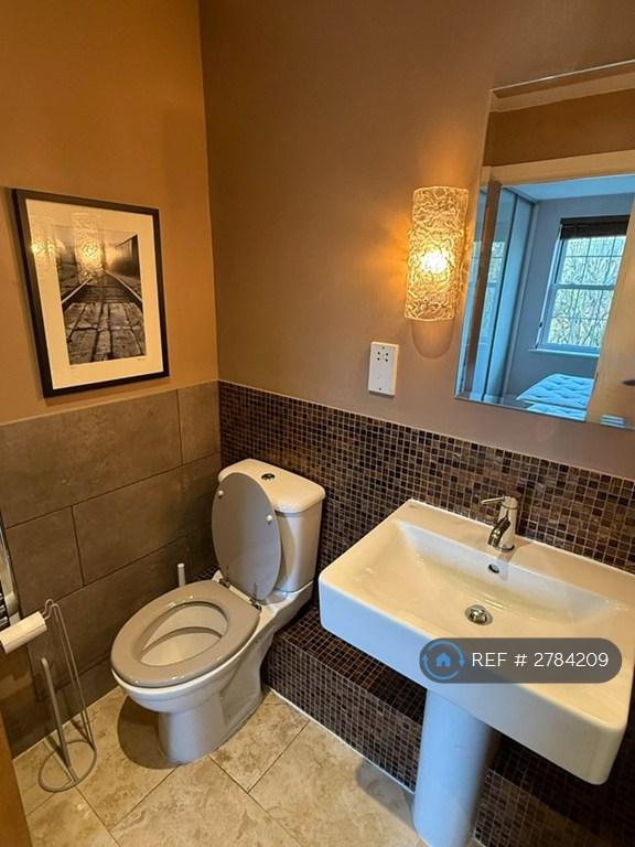 En-Suite Bathroom