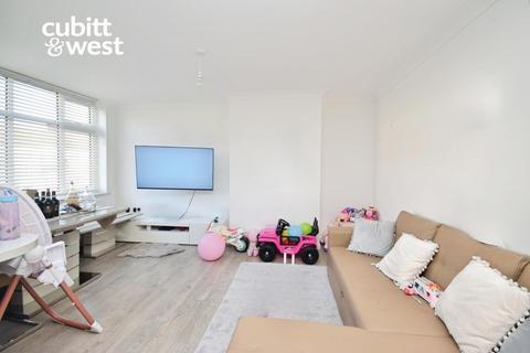 2 bedroom ground floor maisonette to rent, Wales Avenue Carshalton SM5