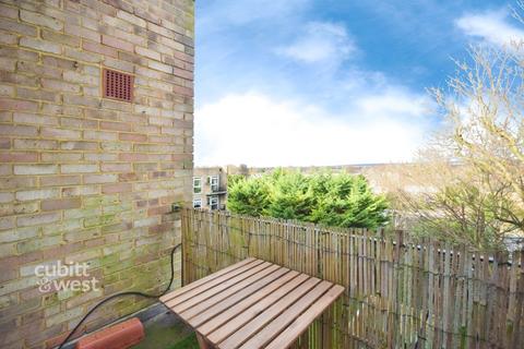 1 bedroom flat to rent, Cheam Road Sutton SM1