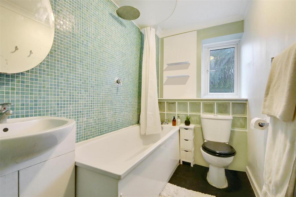 Bathroomdp.jpg