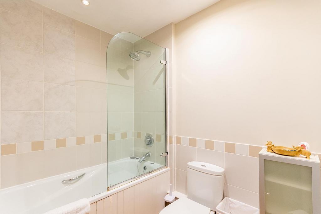 1 D3 R7 CC - Bathroom B.jpg