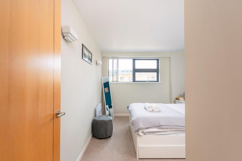 1 D3 R7 CC - Bedroom E.jpg