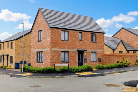3 bedroom detached house for sale, Arrowhead Avenue, St Neots, Cambridgeshire.