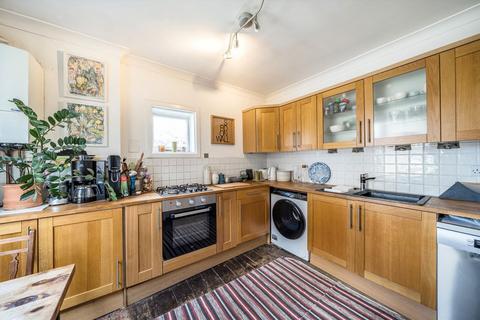 3 bedroom flat for sale, Haydon Park Road, London SW19