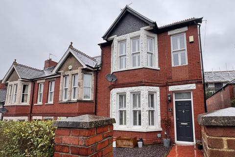 4 bedroom end of terrace house for sale, The Grove, Barry