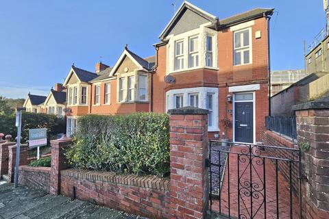 4 bedroom end of terrace house for sale, The Grove, Barry