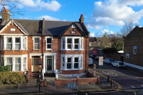 4 bedroom end of terrace house to rent - South Park Drive, Ilford IG3