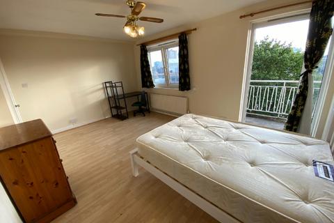3 bedroom flat to rent, London NW1